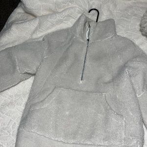 Lululemon white Opal oversized scuba size XS/S